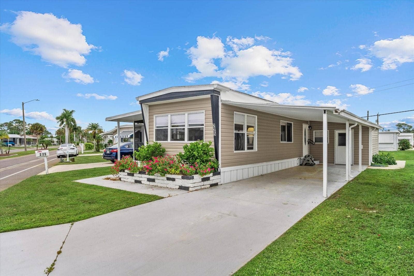 225 BLACKBURN BOULEVARD, North Port, FL 34287