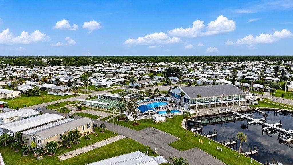 225 BLACKBURN BOULEVARD, North Port, FL 34287