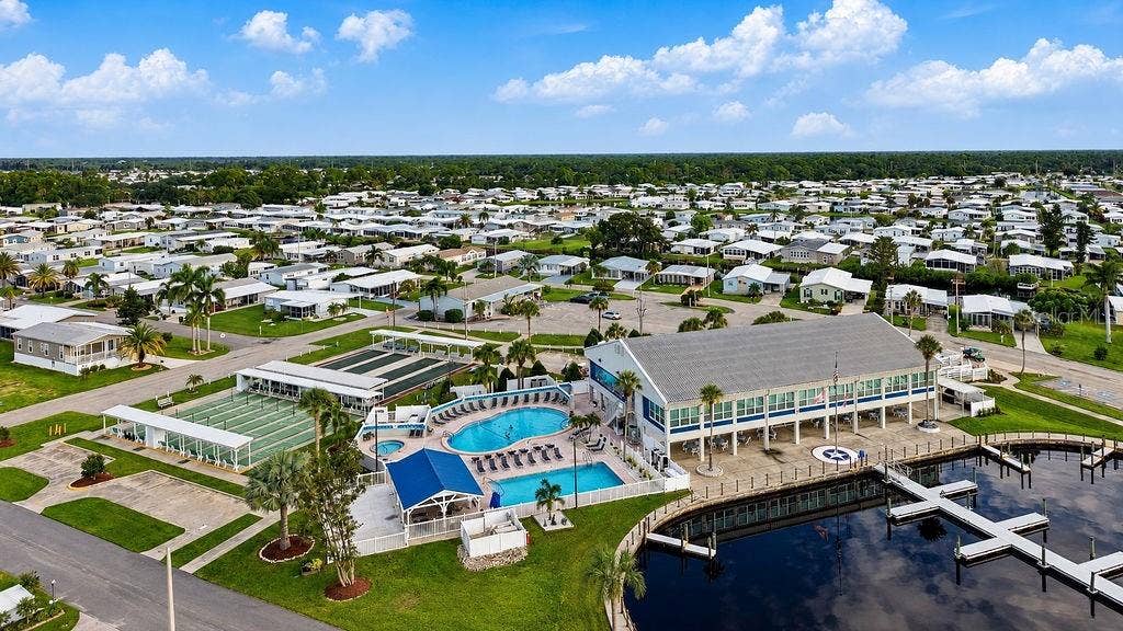 225 BLACKBURN BOULEVARD, North Port, FL 34287