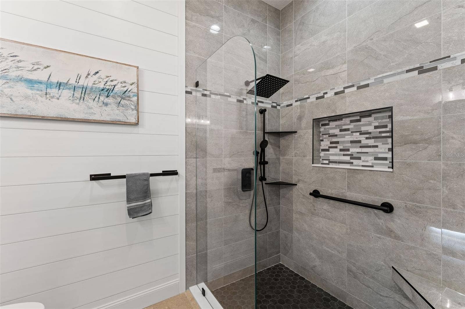 13150 GUYANA STREET, Venice, FL 34293 Tiled shower