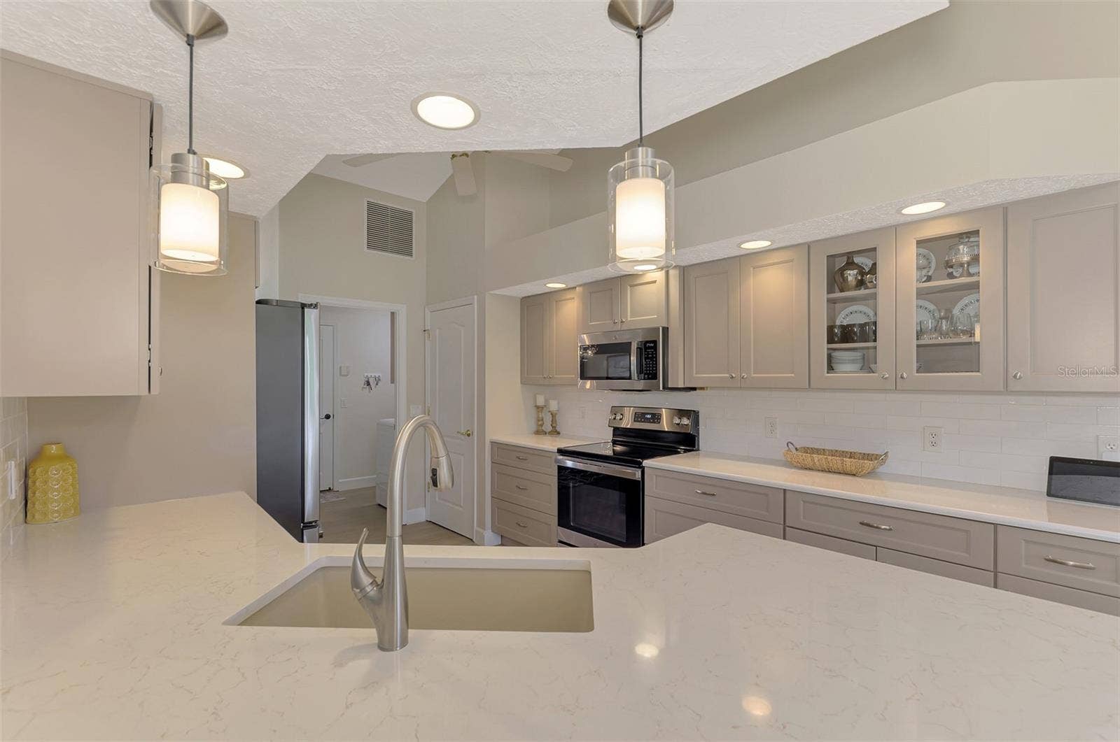 426 BERMUDA ISLES CIRCLE, Venice, FL 34292 426 BERMUDA ISLES CIRCLE, Venice, FL 34292