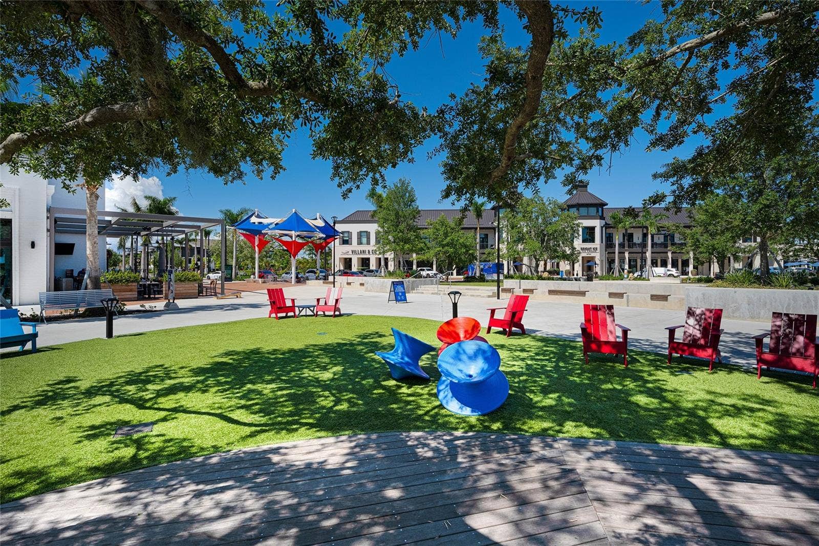 Downtown Wellen Park full of community events, live music, farmers market, shopping and dining!