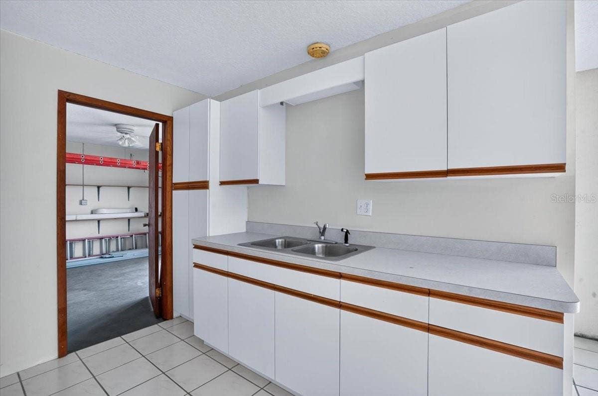 4104 STROMBUS ROAD, Venice, FL 34293 4104 STROMBUS ROAD, Venice, FL 34293