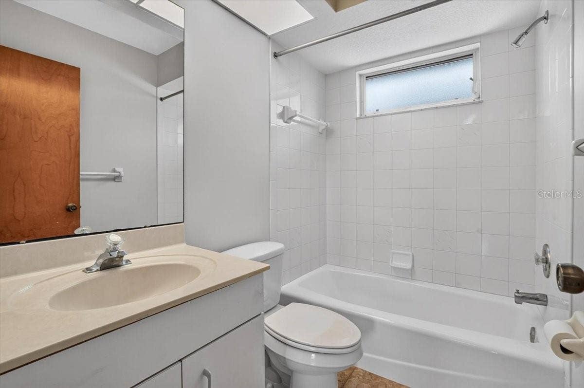 4104 STROMBUS ROAD, Venice, FL 34293 4104 STROMBUS ROAD, Venice, FL 34293