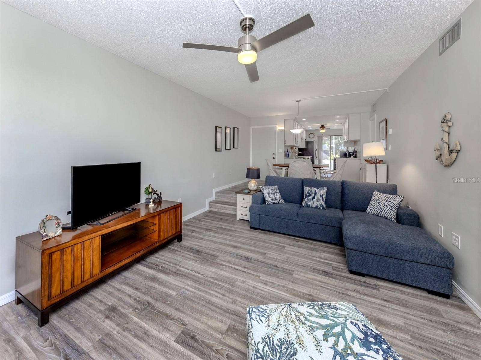 1555 TARPON CENTER DRIVE, #140, Venice, FL 34285