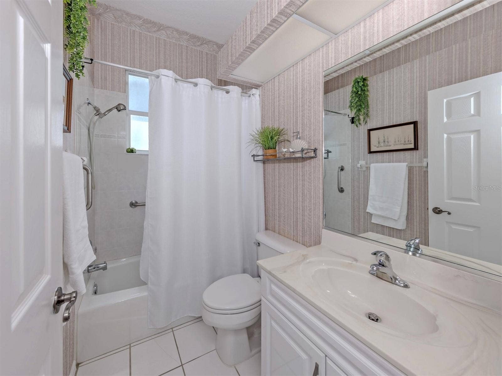 1102 SOUTHLAKE COURT, Venice, FL 34285 1102 SOUTHLAKE COURT, Venice, FL 34285