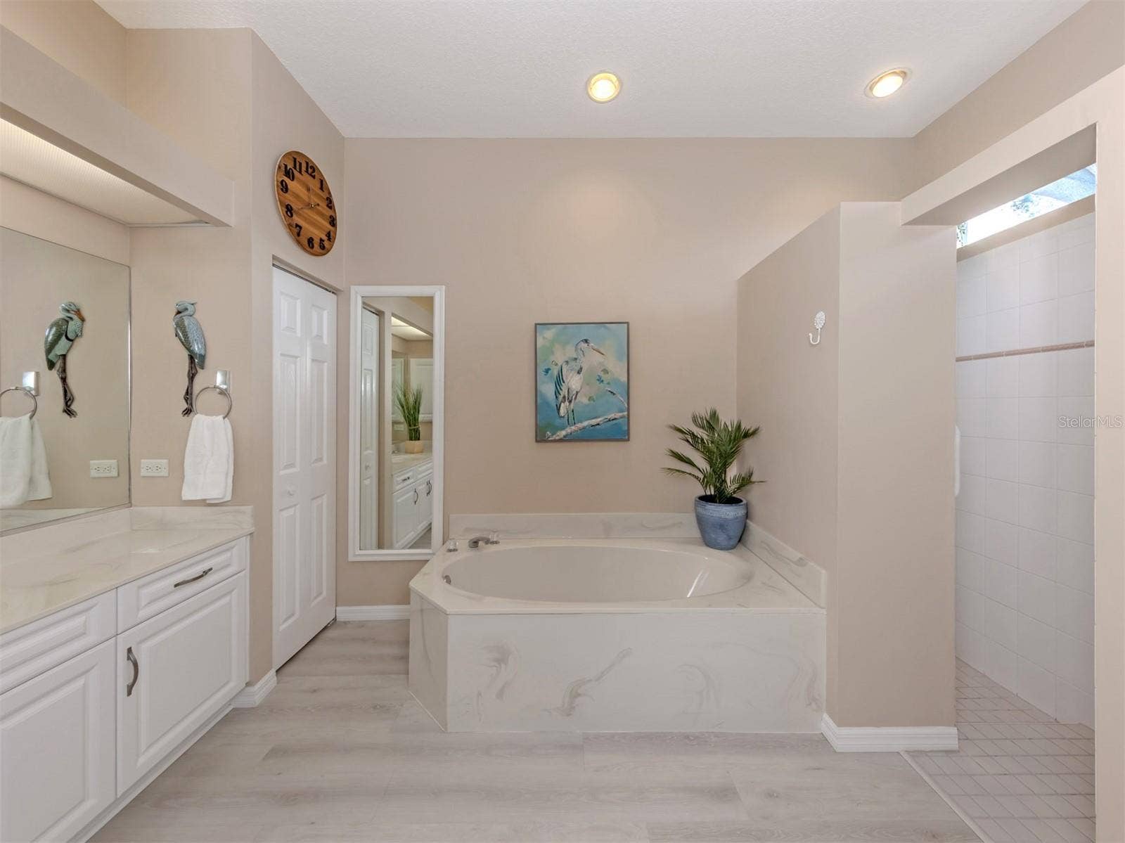 1102 SOUTHLAKE COURT, Venice, FL 34285 1102 SOUTHLAKE COURT, Venice, FL 34285