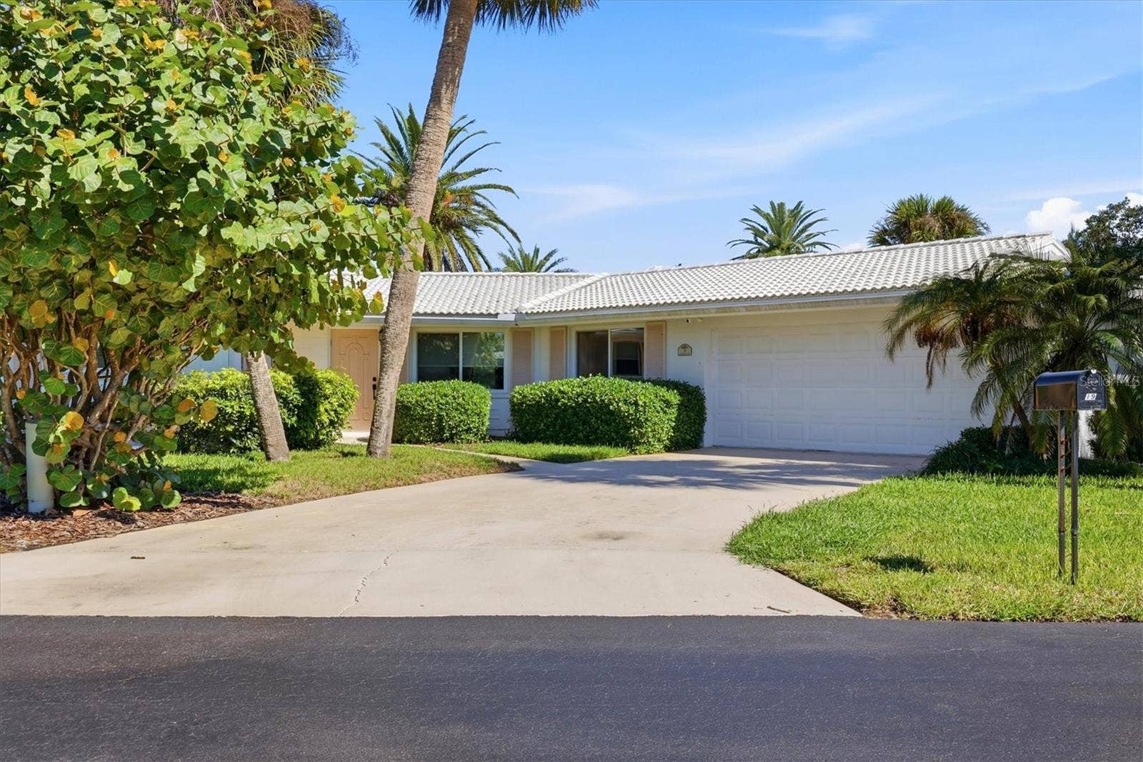 19 OAKWOOD DRIVE N, Englewood, FL 34223