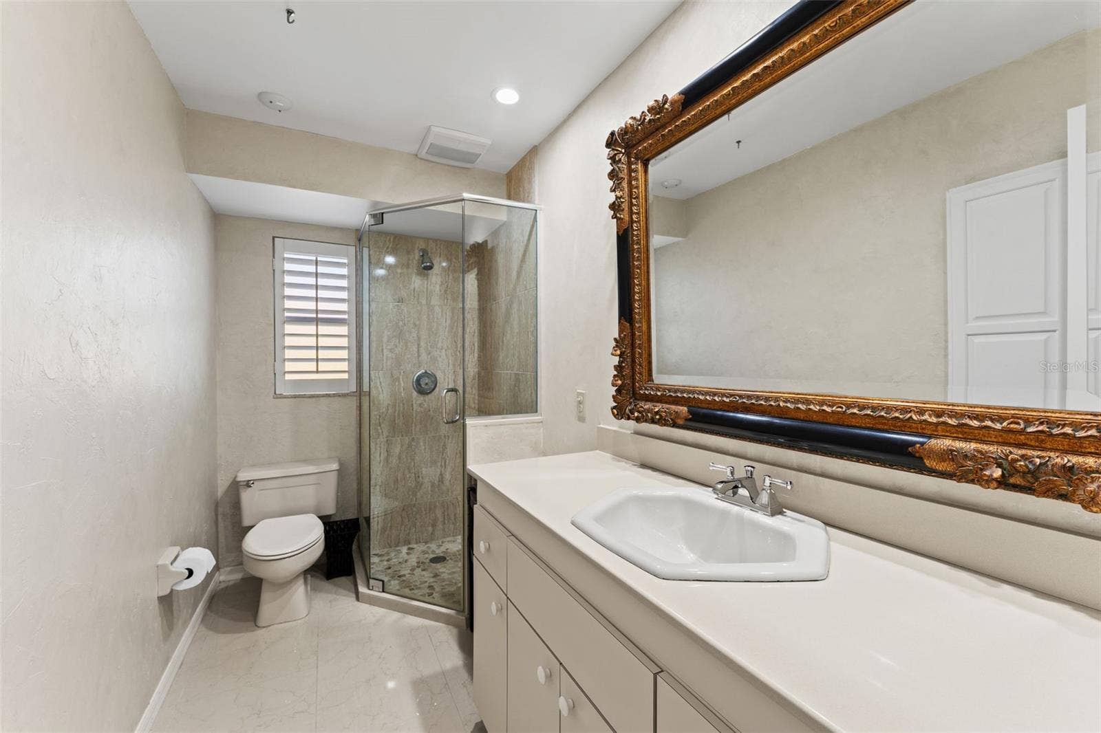 966 N DORAL LANE, Venice, FL 34293 Guest bathroom