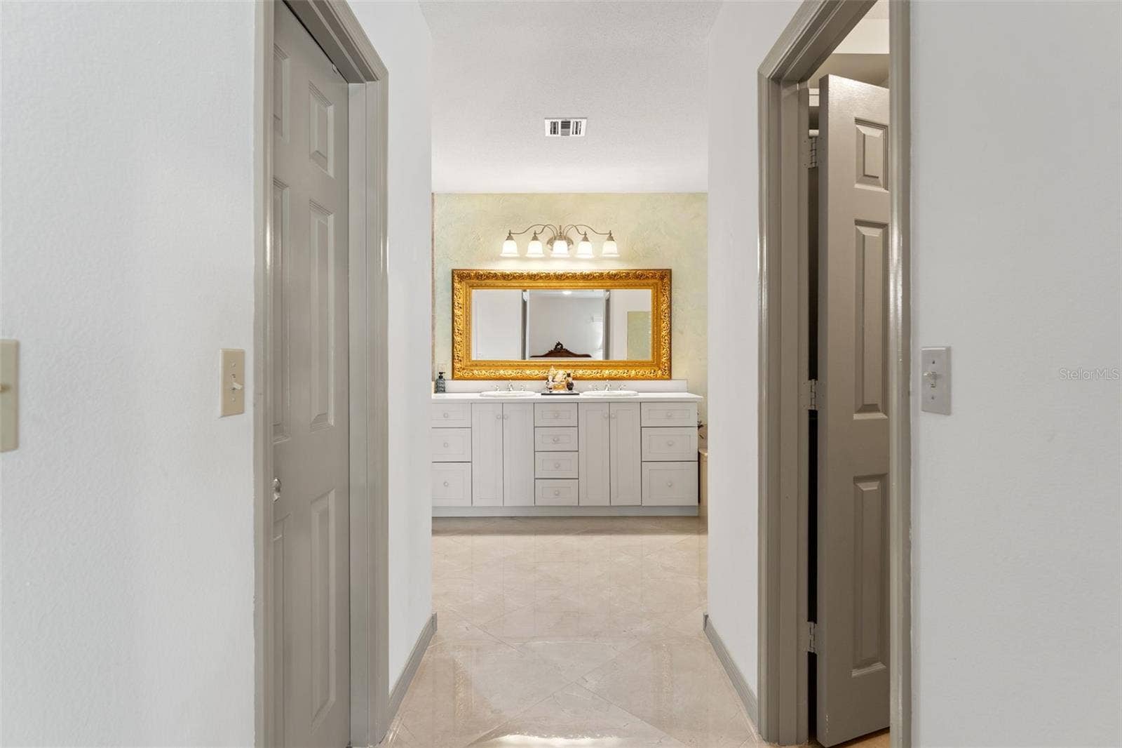 966 N DORAL LANE, Venice, FL 34293 Two walk-in closets