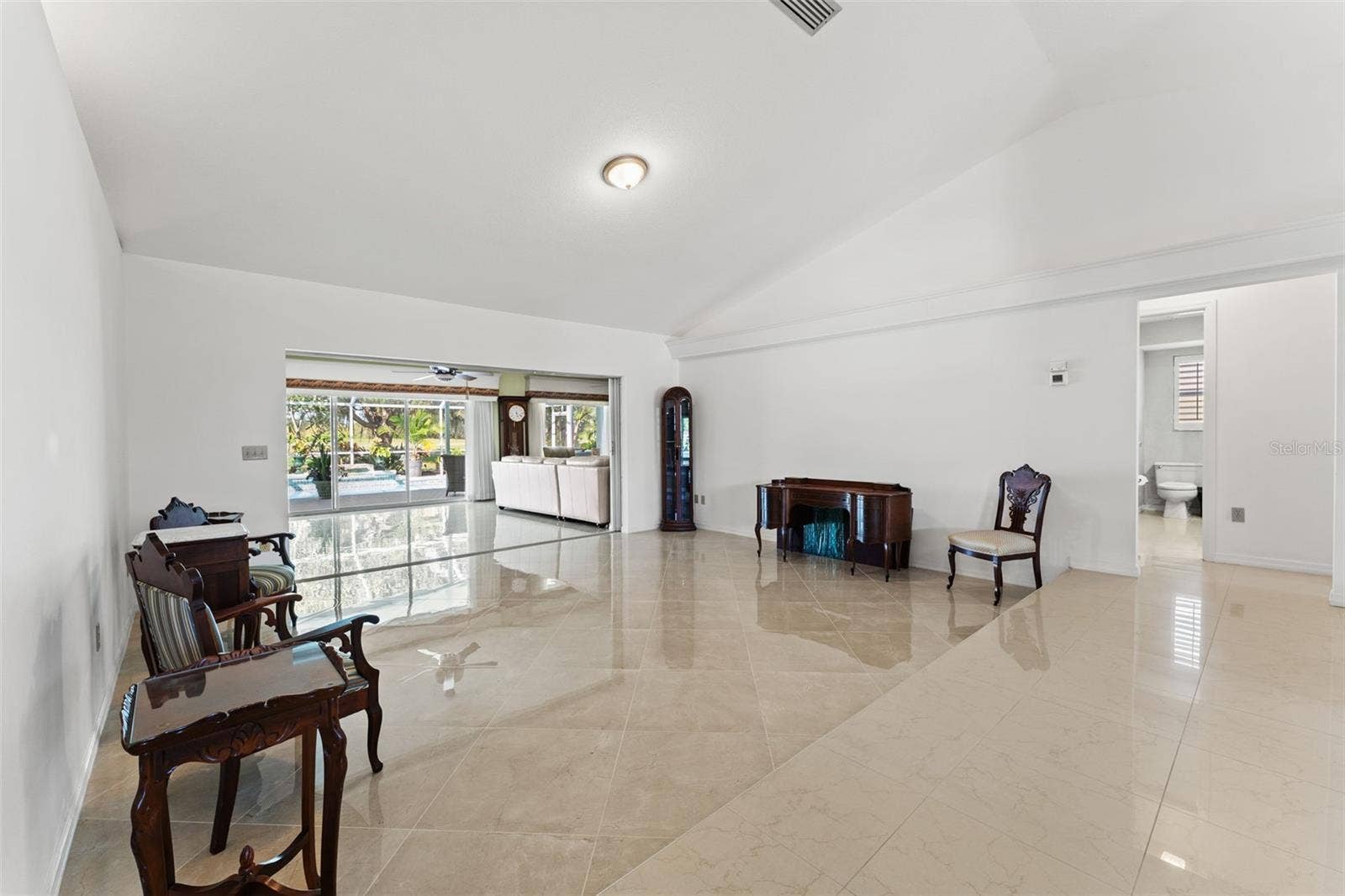966 N DORAL LANE, Venice, FL 34293 Enjoy lanai views from multiple rooms