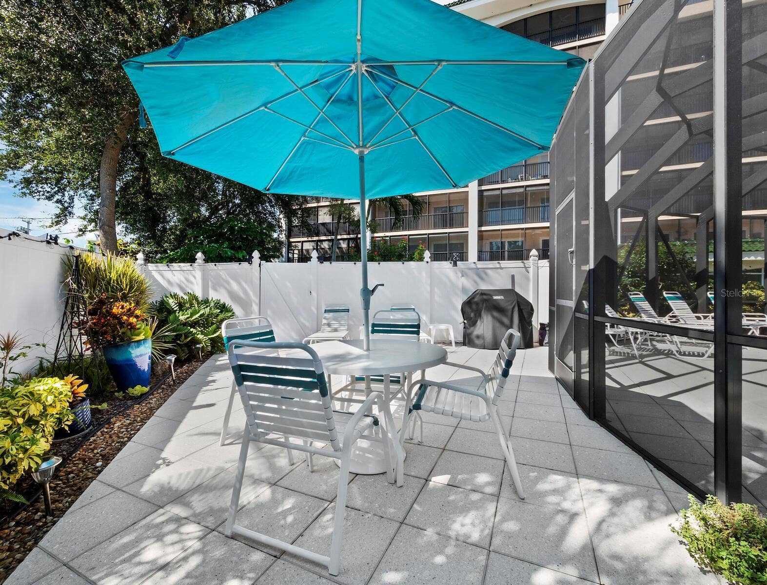 512 W VENICE AVENUE, #607, Venice, FL 34285 Community grill area