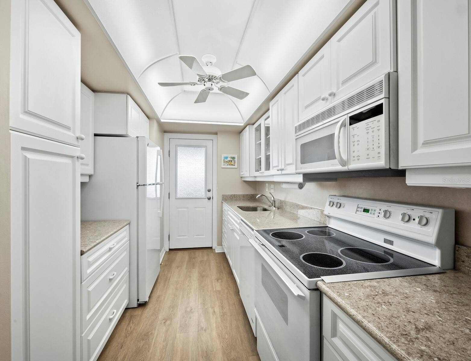 512 W VENICE AVENUE, #607, Venice, FL 34285 Kitchen with private secondary entrance