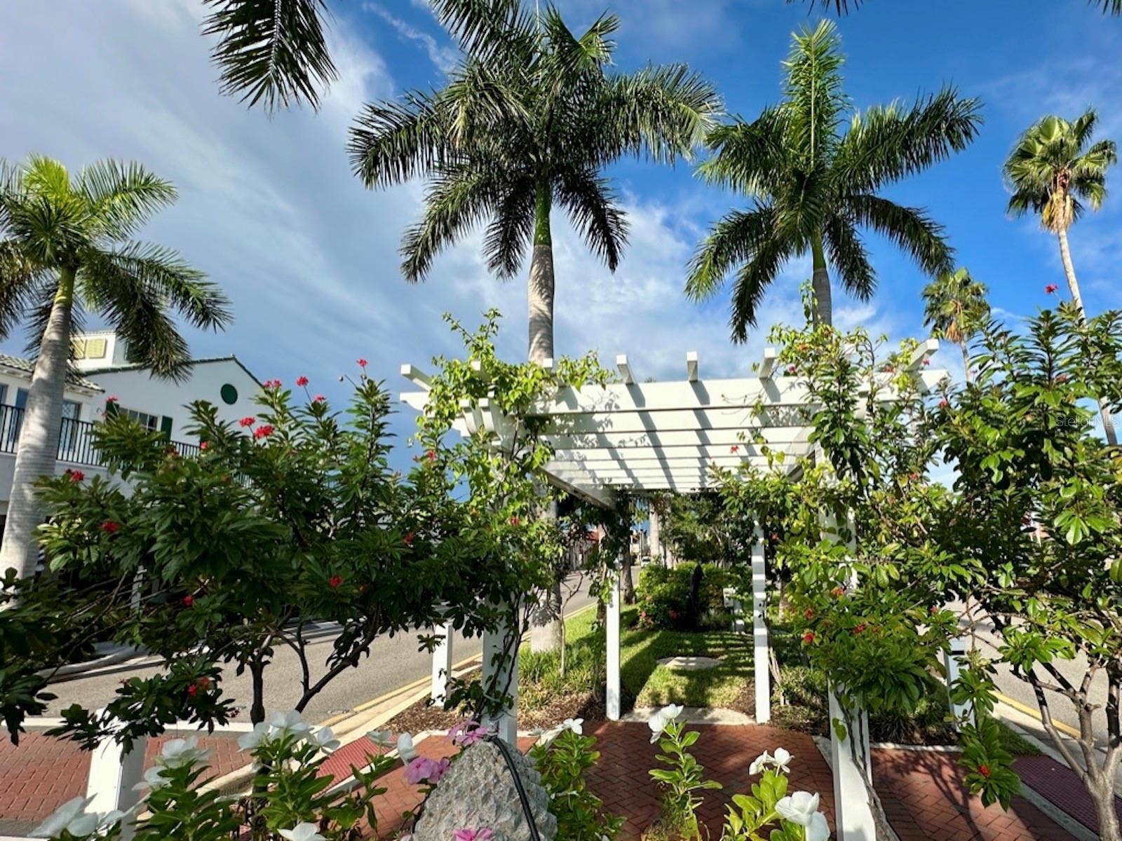 512 W VENICE AVENUE, #607, Venice, FL 34285 Picturesque landscape and maintained parkway