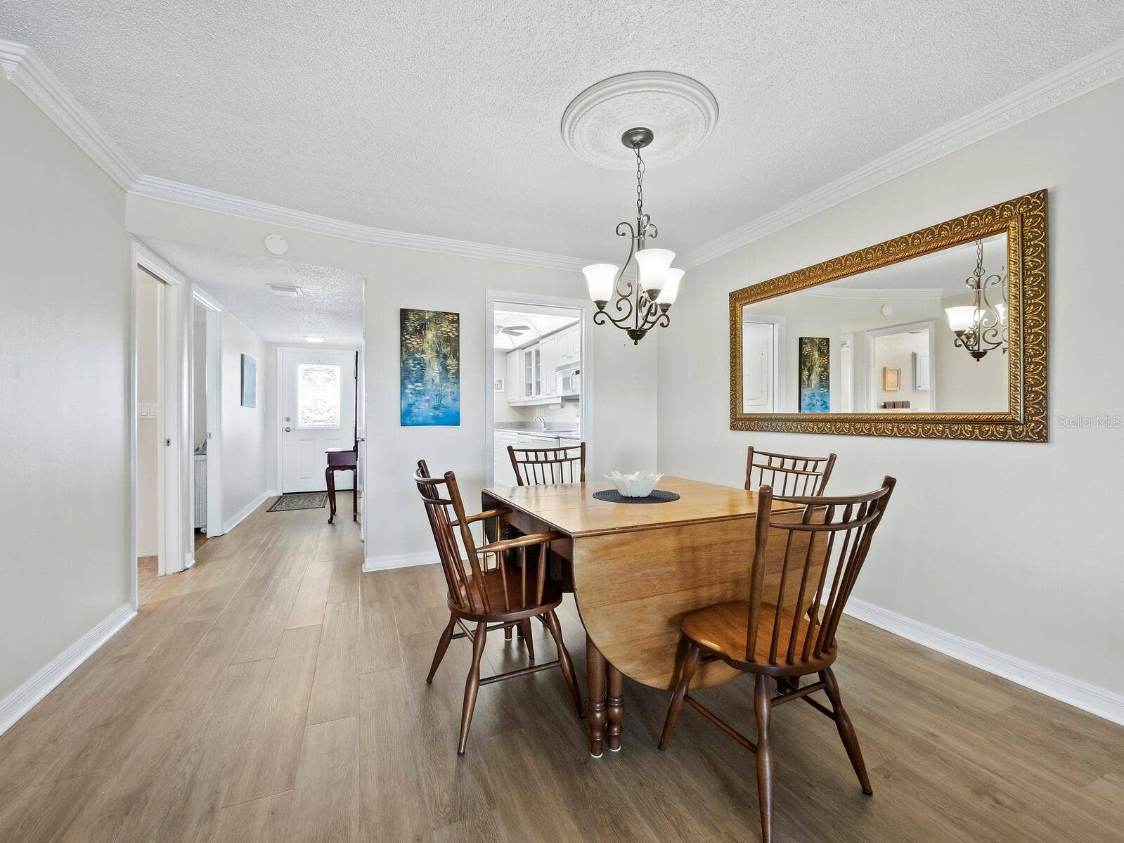 512 W VENICE AVENUE, #607, Venice, FL 34285 kitchen located off the dining area