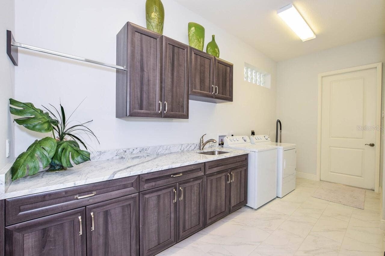 1580 LANCASHIRE DRIVE, Venice, FL 34293 1580 LANCASHIRE DRIVE, Venice, FL 34293