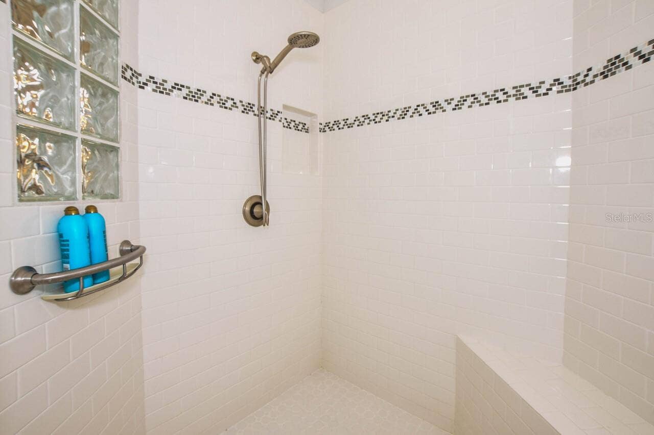 1580 LANCASHIRE DRIVE, Venice, FL 34293 1580 LANCASHIRE DRIVE, Venice, FL 34293