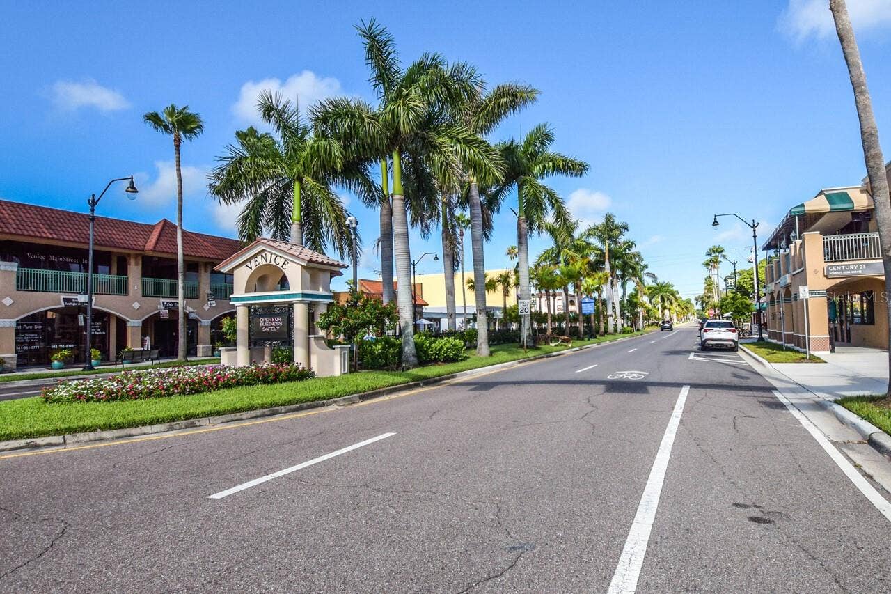 1580 LANCASHIRE DRIVE, Venice, FL 34293 1580 LANCASHIRE DRIVE, Venice, FL 34293