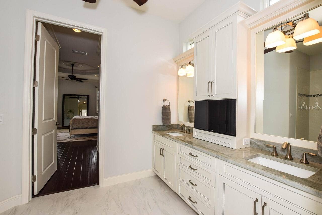 1580 LANCASHIRE DRIVE, Venice, FL 34293 1580 LANCASHIRE DRIVE, Venice, FL 34293