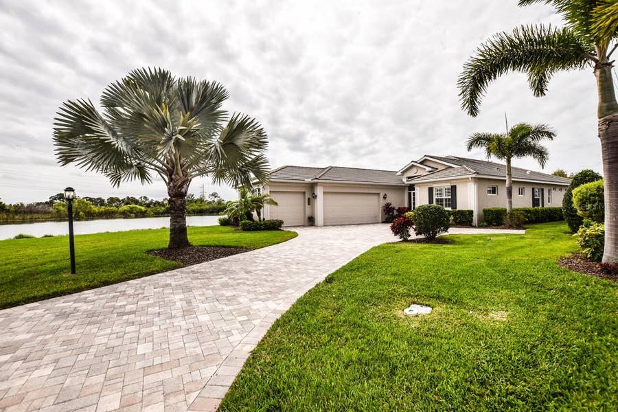 Property photo for 1580 LANCASHIRE DRIVE, Venice, FL