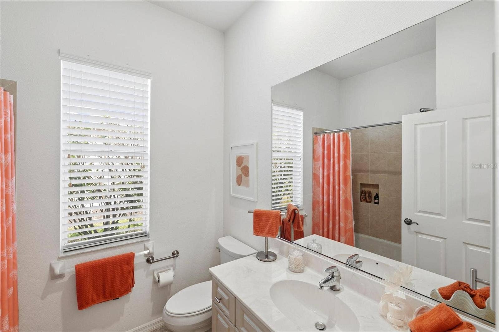 687 LAKESCENE DRIVE, Venice, FL 34293 Guest bathroom with tub/shower combo