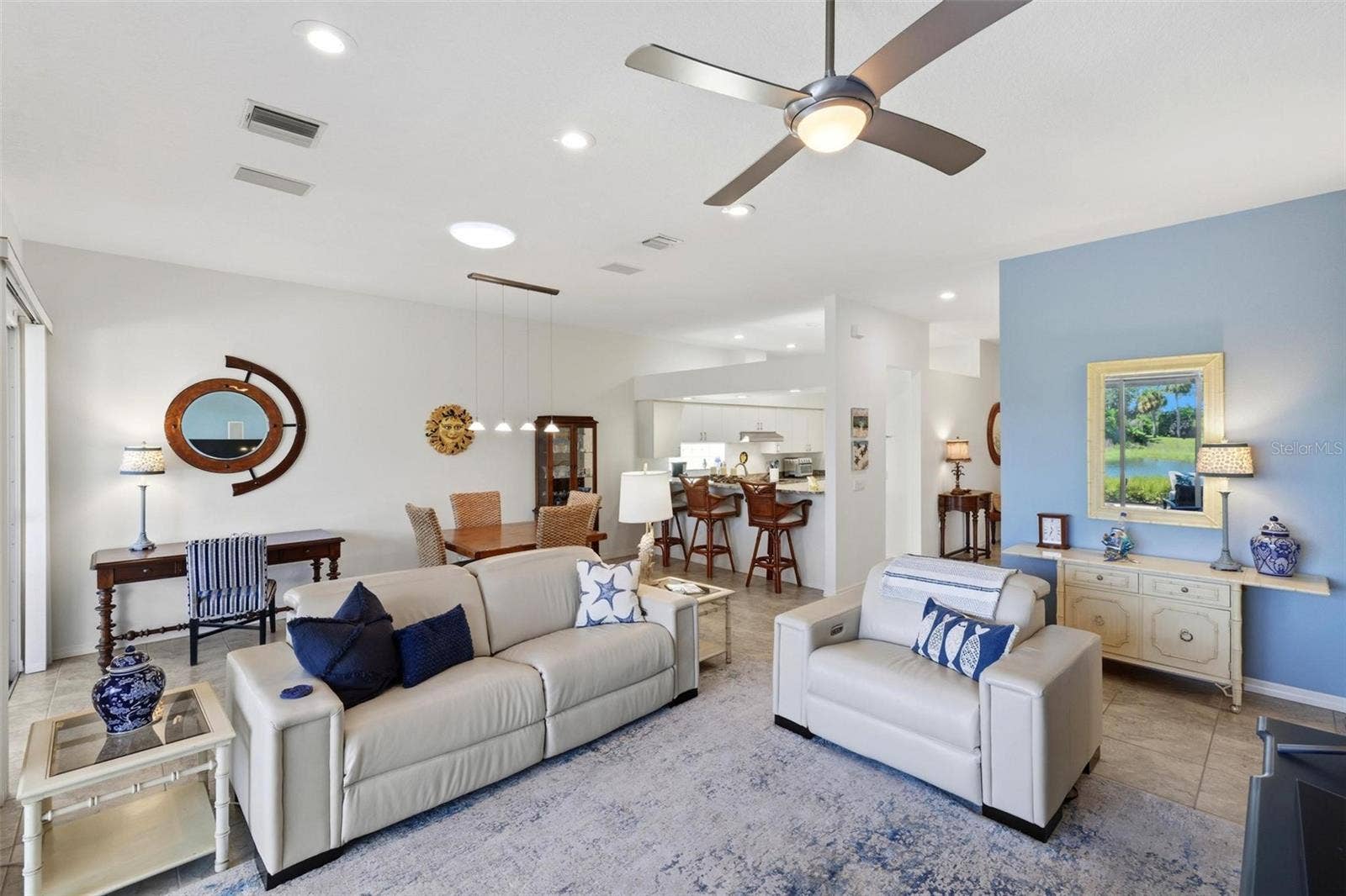687 LAKESCENE DRIVE, Venice, FL 34293 Open concept living