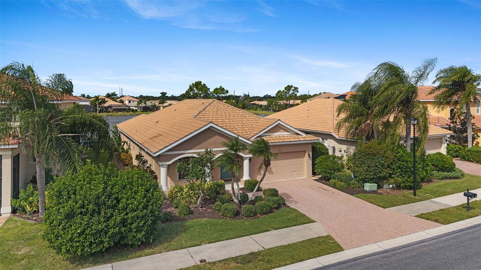 2216 WEAVER BIRD LANE, Venice, FL 34292 Large bushes provide privacy