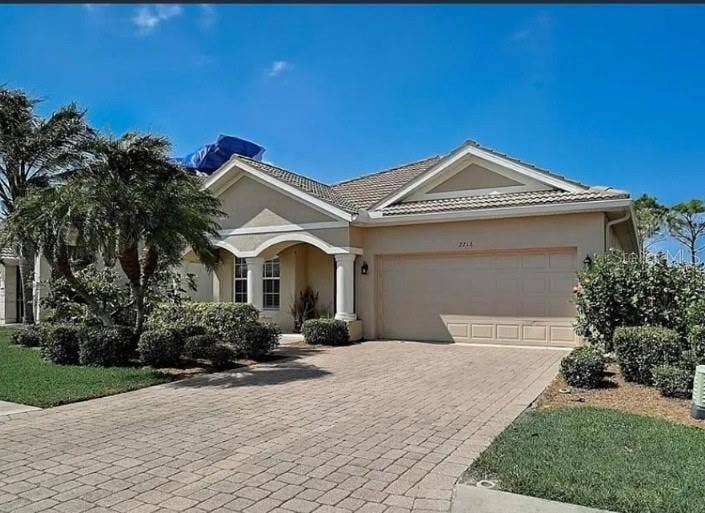 2216 WEAVER BIRD LANE, Venice, FL 34292 Mature landscaping and garden