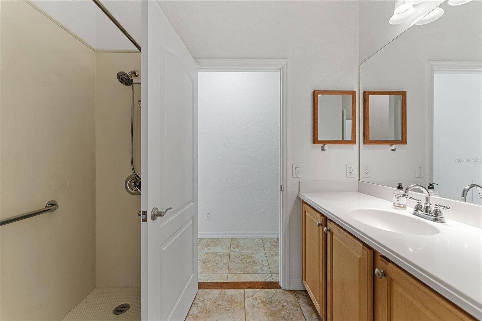 2216 WEAVER BIRD LANE, Venice, FL 34292 Guest Bathroom with full size shower