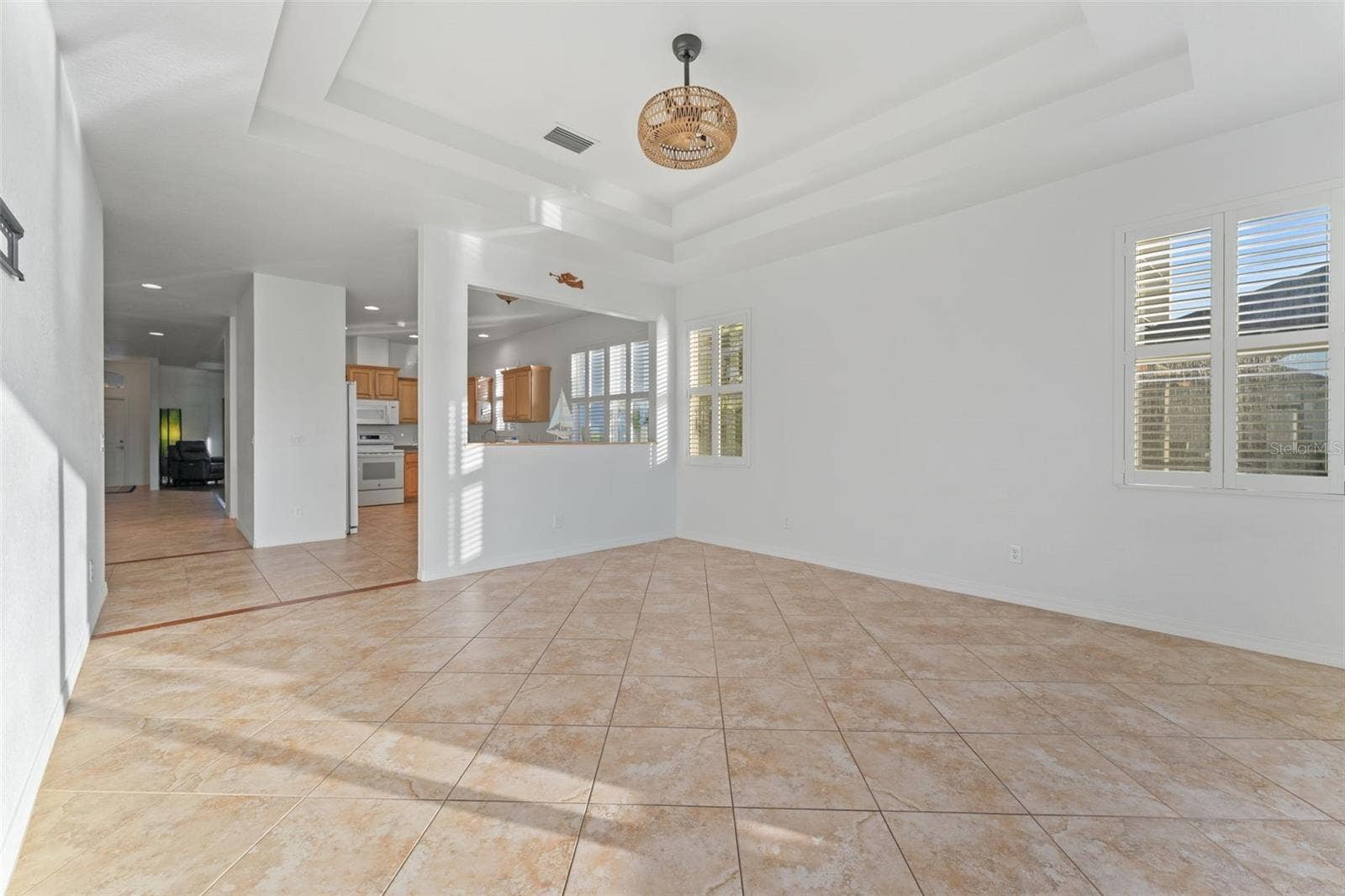 2216 WEAVER BIRD LANE, Venice, FL 34292 Family Room on other side of kitchen with cut-thru wall