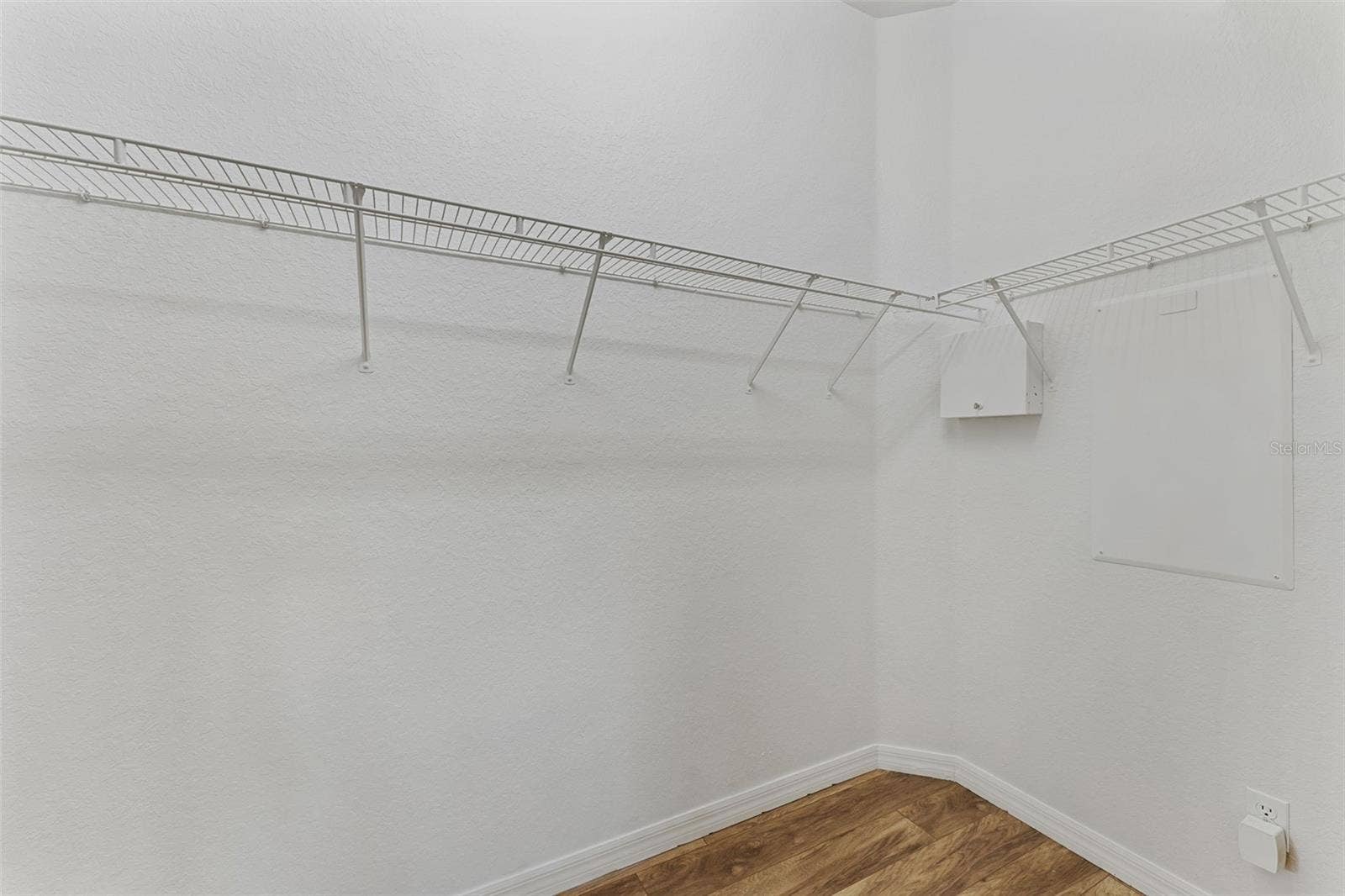 2216 WEAVER BIRD LANE, Venice, FL 34292 Spacious walk-in closet