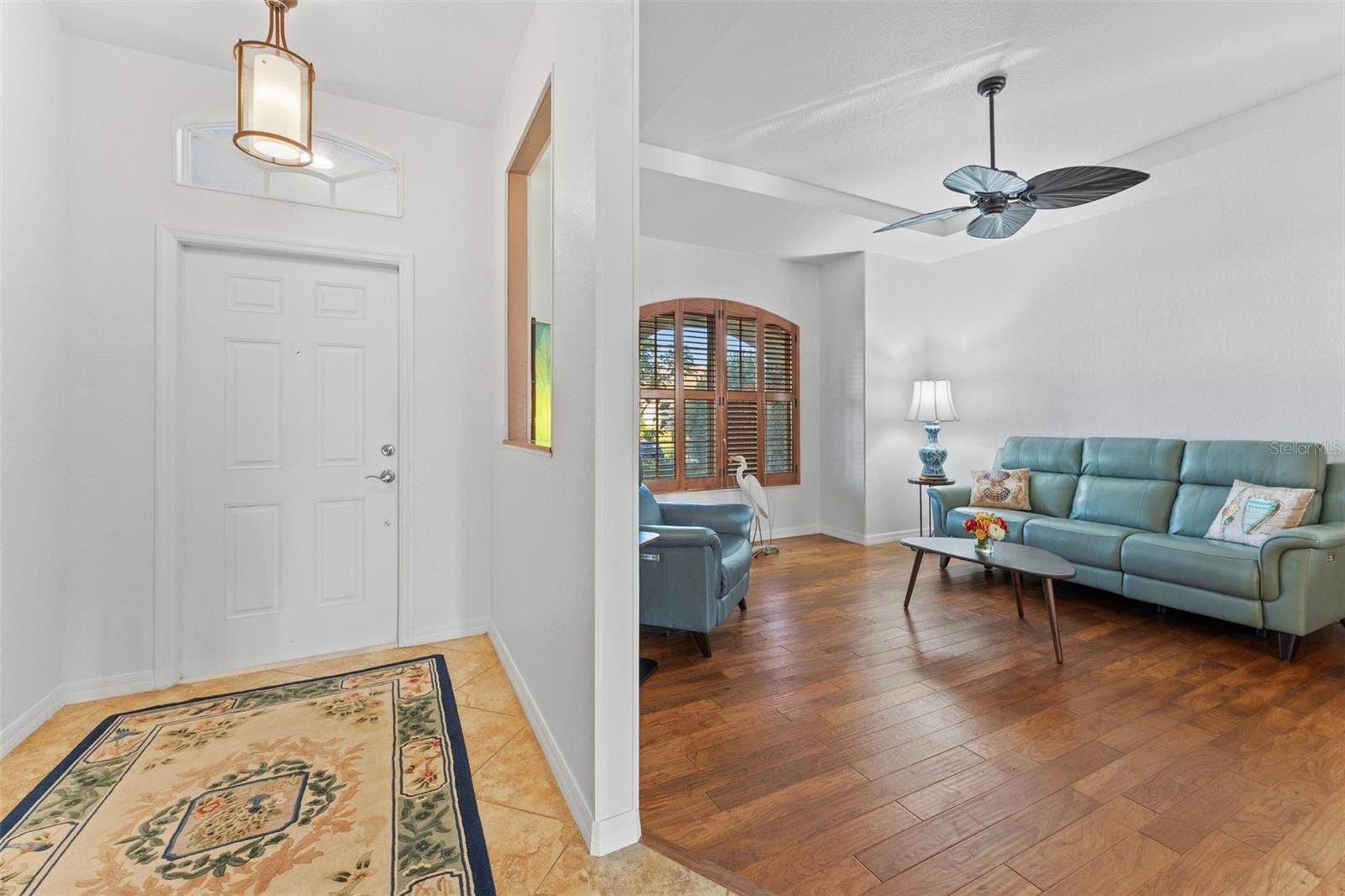 2216 WEAVER BIRD LANE, Venice, FL 34292 Entryway separated from Living Room by a Decorative Opening