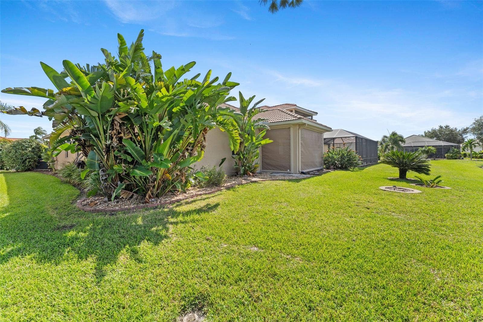2216 WEAVER BIRD LANE, Venice, FL 34292 Electronic Storm Smart Kevlar Screen protect the Lanai on all 3 sides