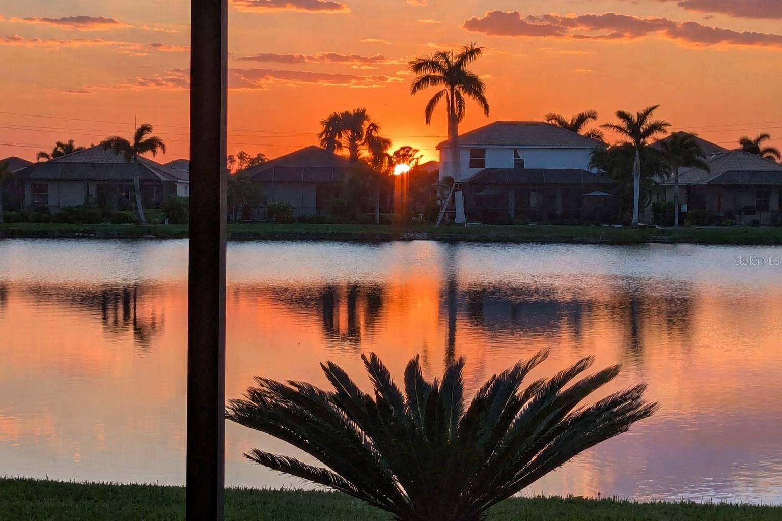 2216 WEAVER BIRD LANE, Venice, FL 34292 Enjoy your sunsets with wine and cheese!
