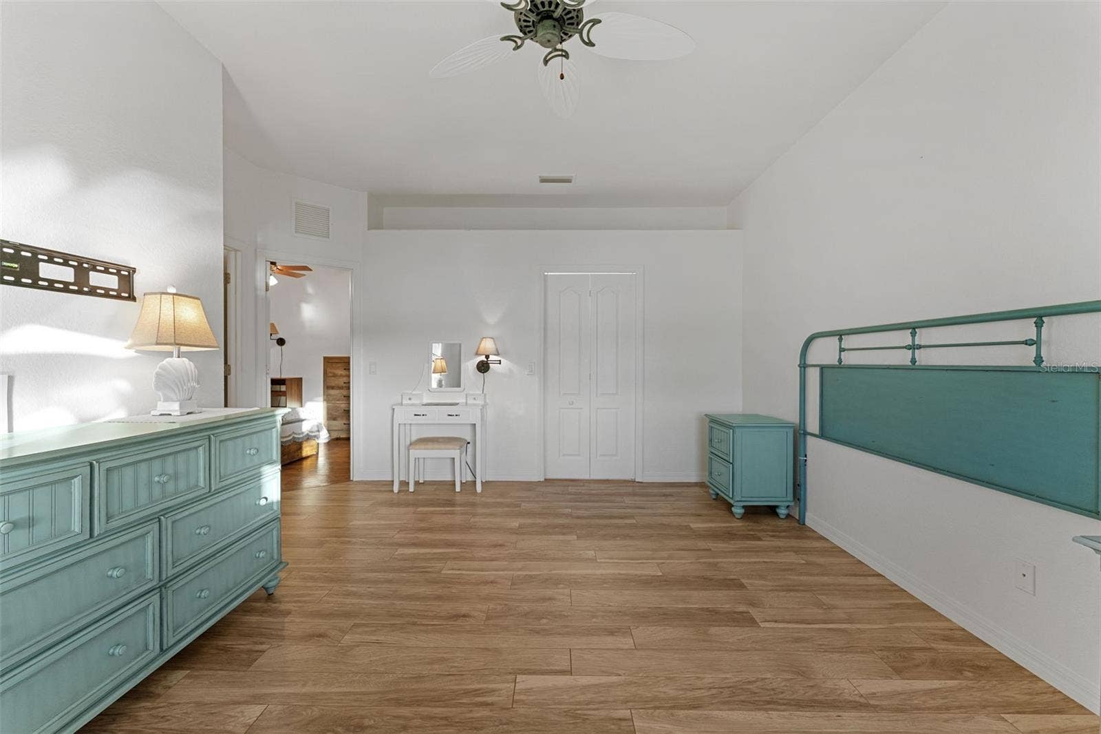 2216 WEAVER BIRD LANE, Venice, FL 34292 A king bed was in this space