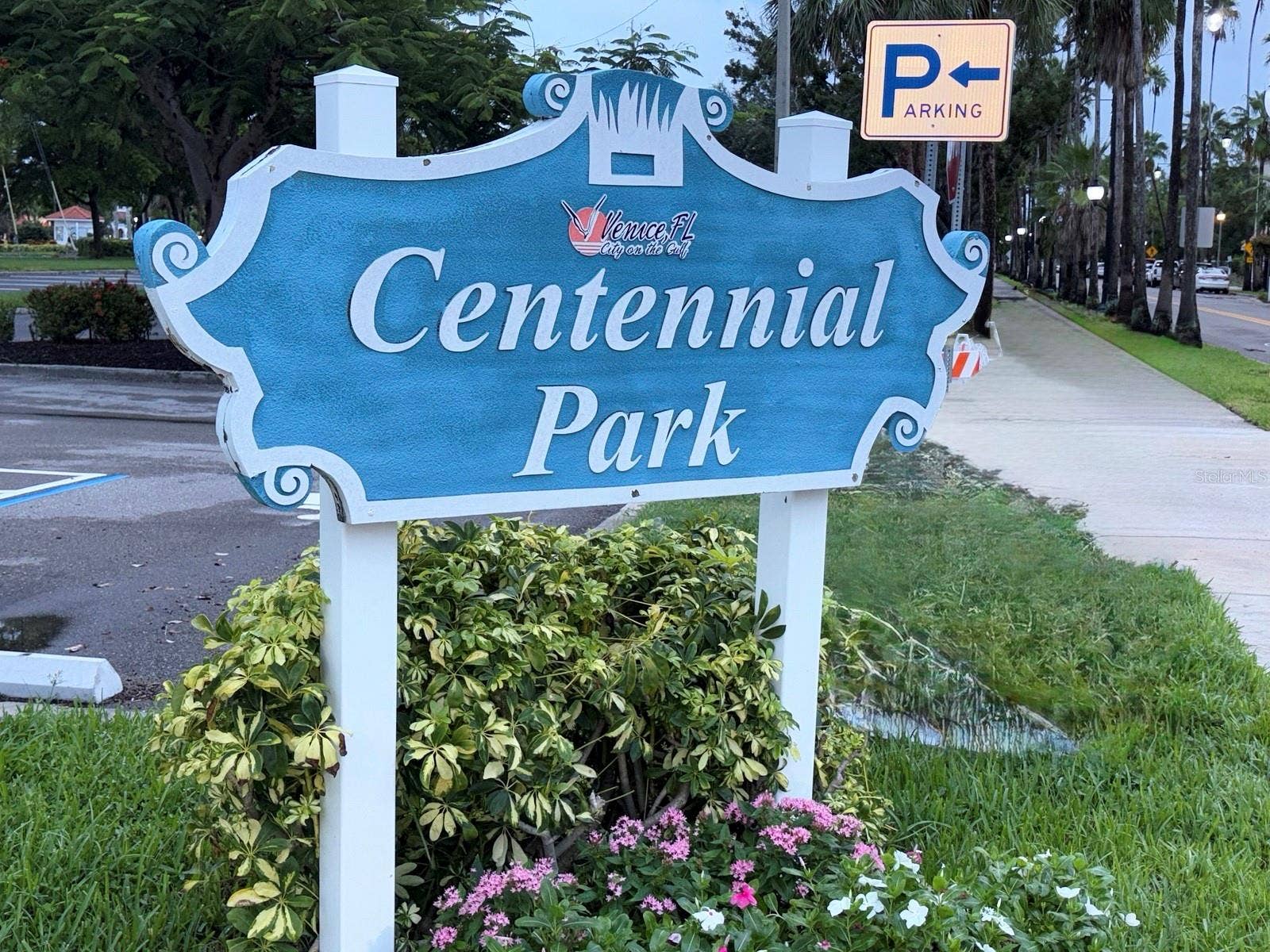 2216 WEAVER BIRD LANE, Venice, FL 34292 Centennial Park is in the center of Downtown Venice