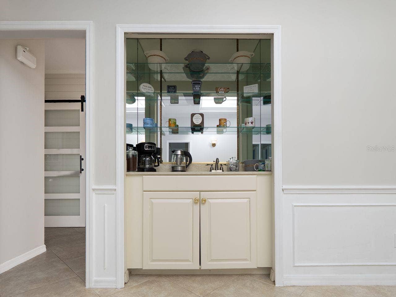 71 CAYMAN ISLES BOULEVARD, Englewood, FL 34223 Wet bar in dining room