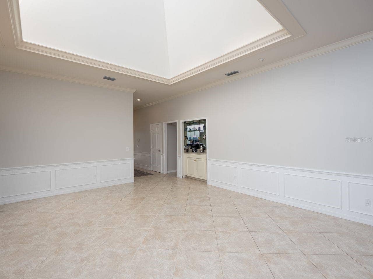 71 CAYMAN ISLES BOULEVARD, Englewood, FL 34223 Dining room with wet bar