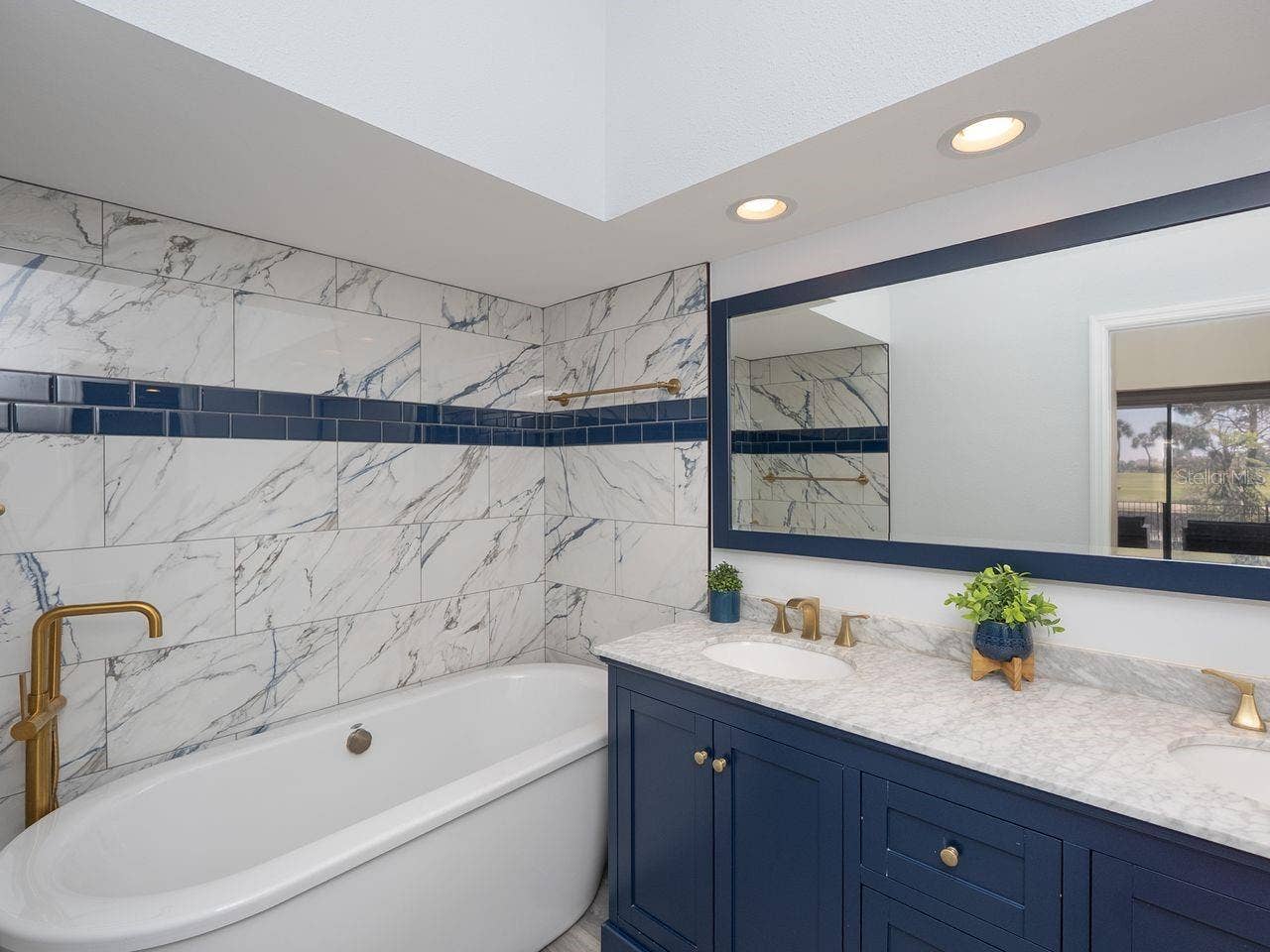 71 CAYMAN ISLES BOULEVARD, Englewood, FL 34223 primary ensuite bath