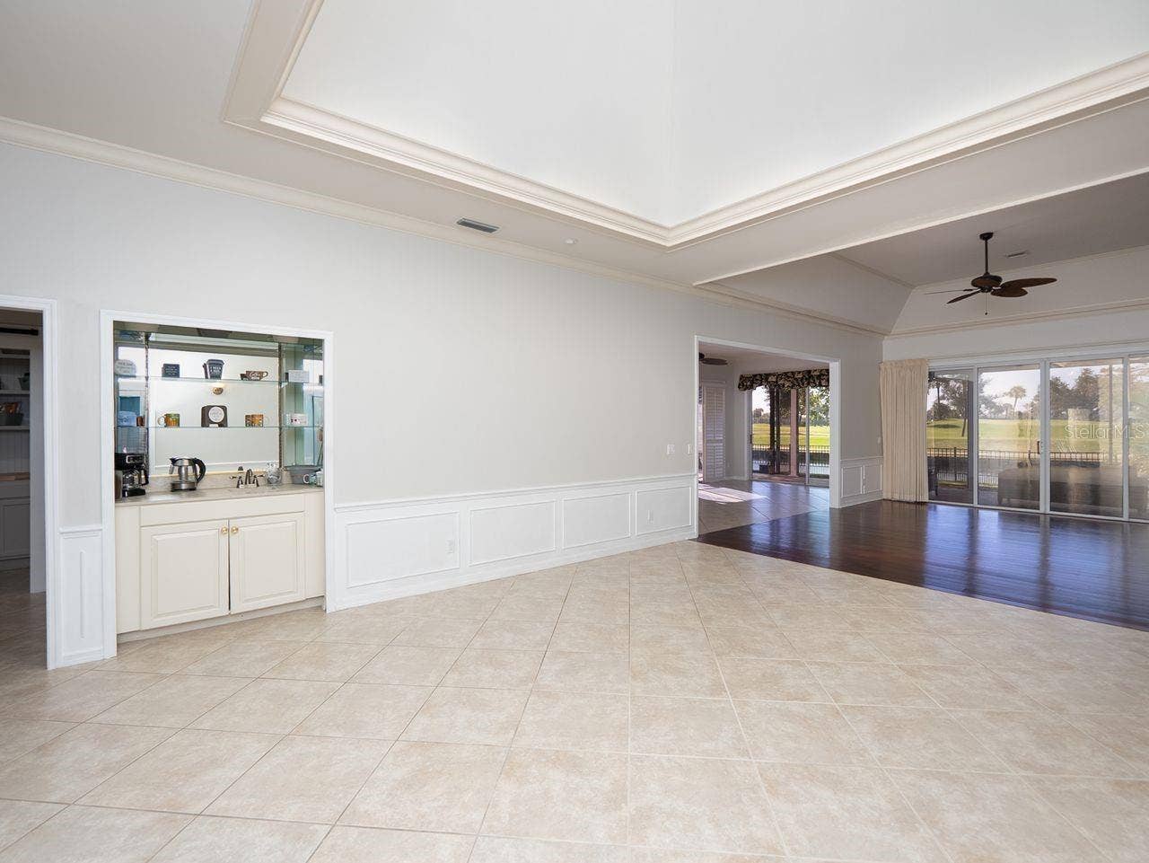 71 CAYMAN ISLES BOULEVARD, Englewood, FL 34223 Dining room with wet bar