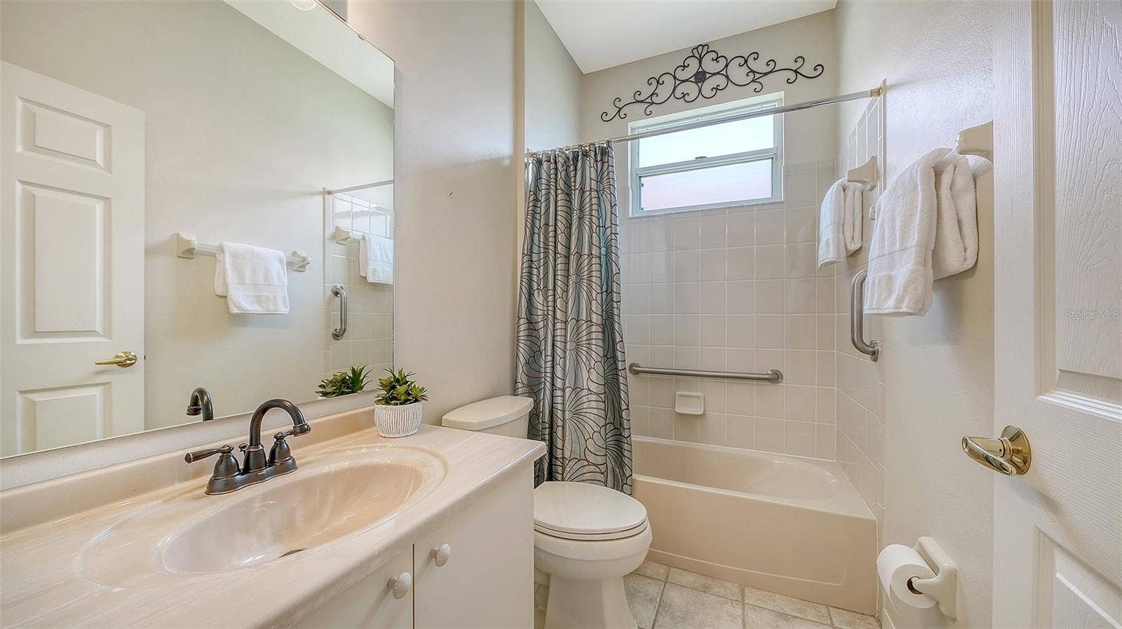 750 BACK NINE DRIVE, Venice, FL 34285 Guest Bathroom