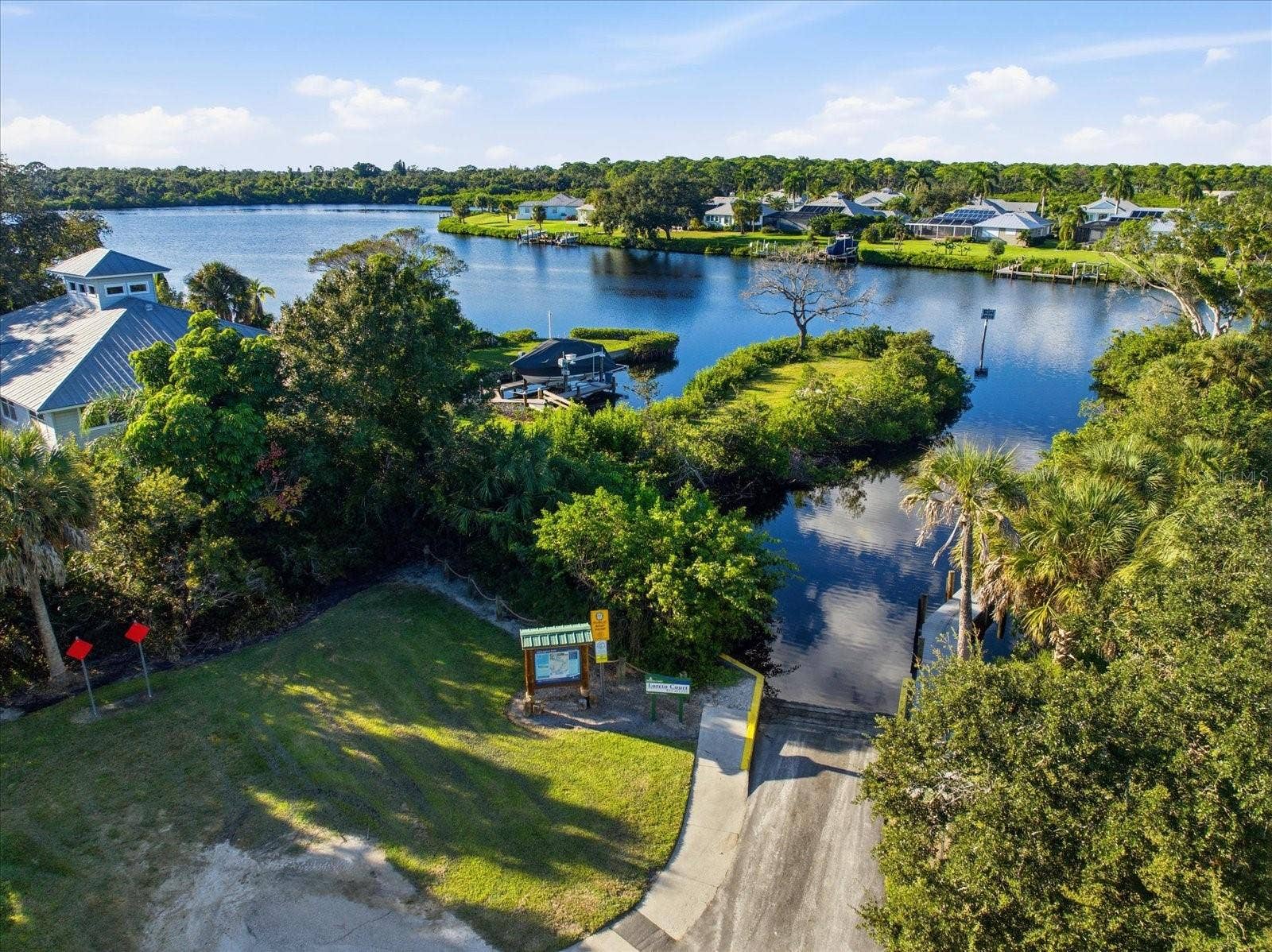 102 RIVER BOULEVARD N, Nokomis, FL 34275 LORETO BOAT RAMP, 900 ft away, 2 min away!