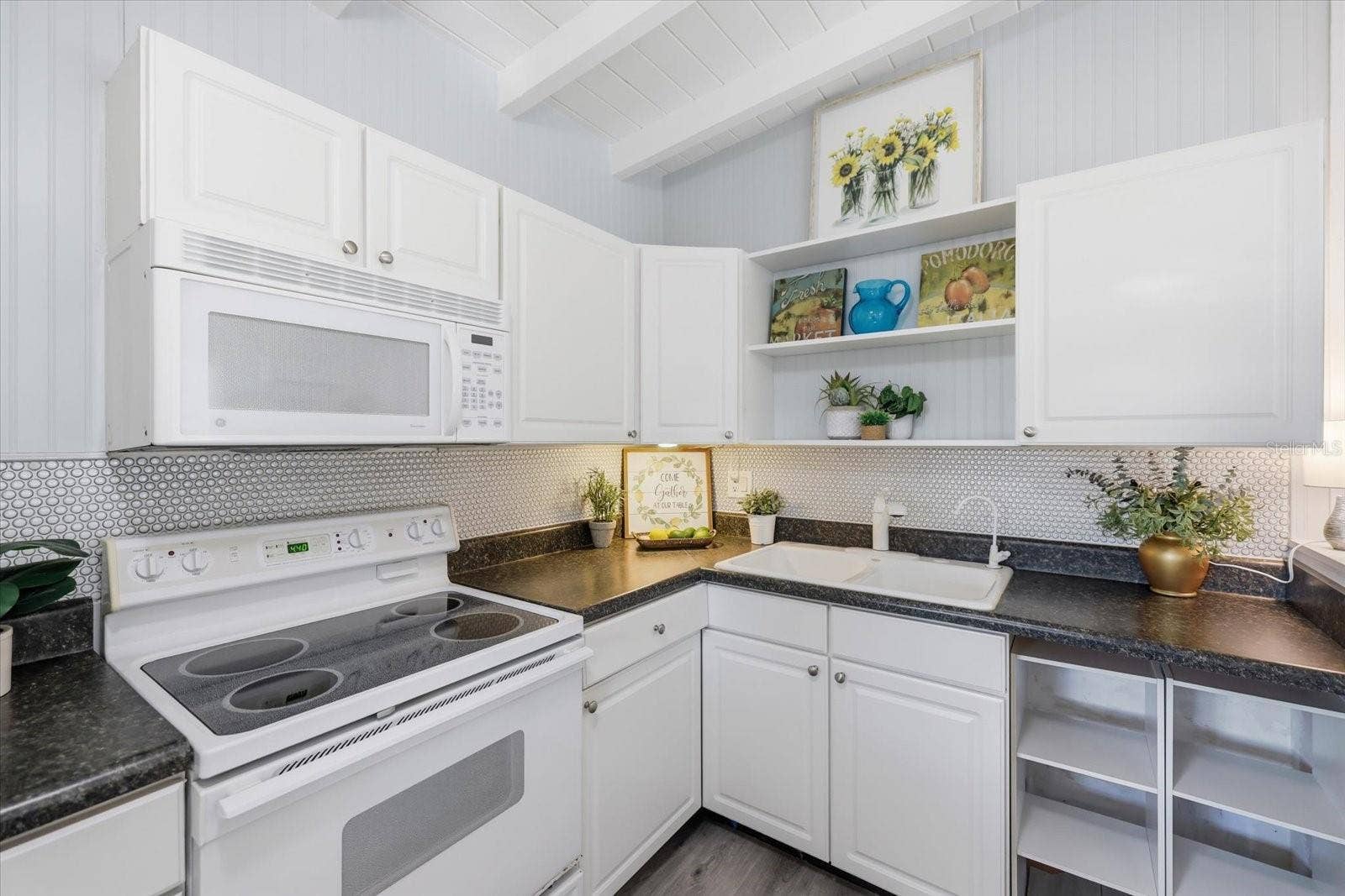 102 RIVER BOULEVARD N, Nokomis, FL 34275 102 RIVER BOULEVARD N, Nokomis, FL 34275