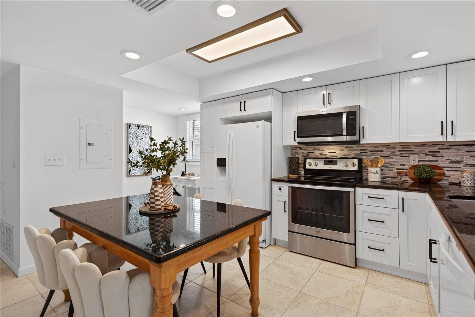 5031 N BEACH ROAD, #118, Englewood, FL 34223 Open Plan Kitchen with Granite Topped Dining Table