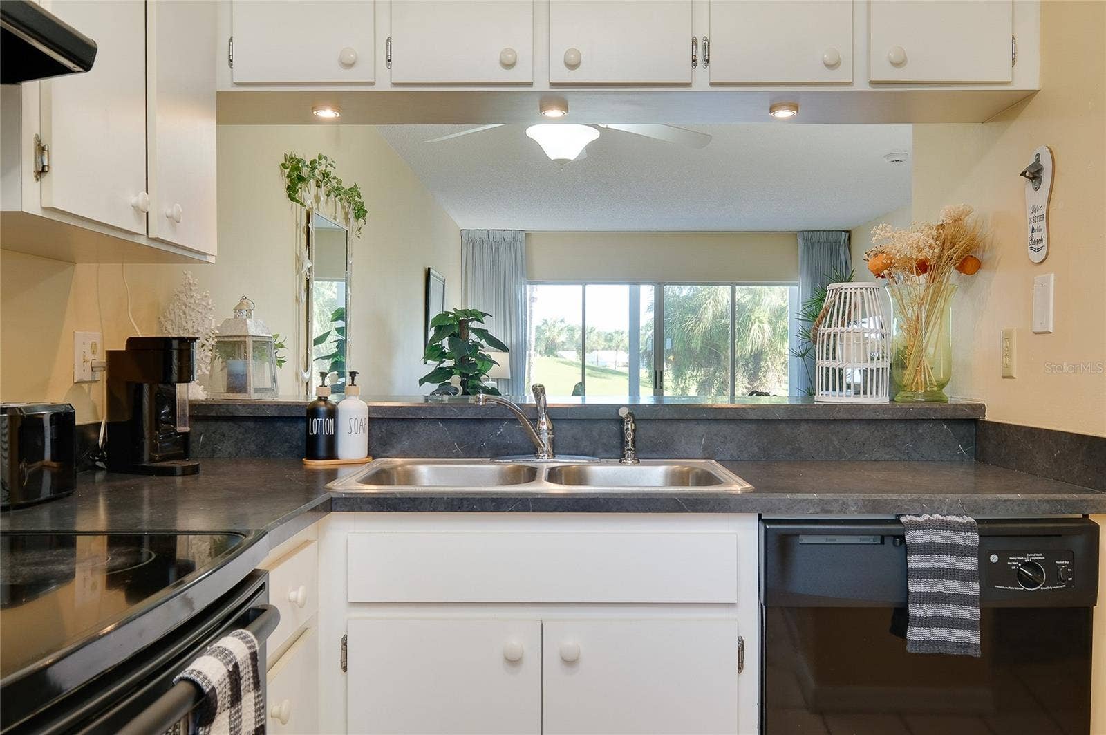 408 CERROMAR CIRCLE S, #132, Venice, FL 34293