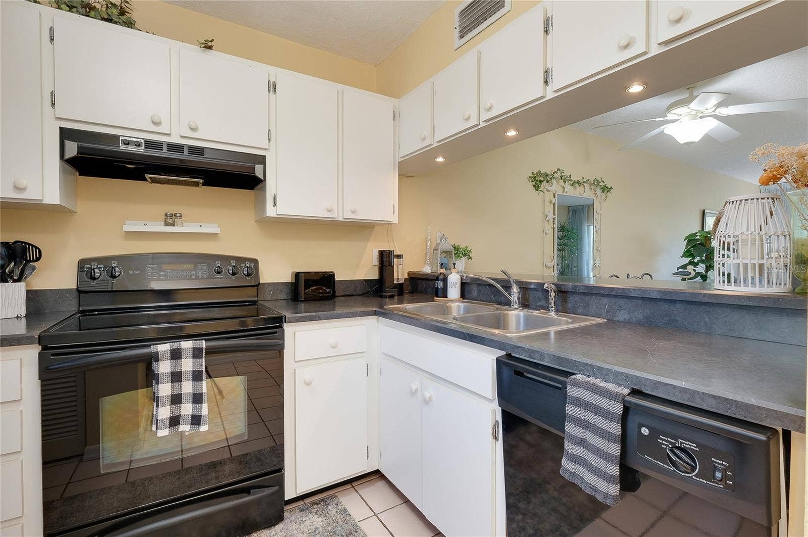 408 CERROMAR CIRCLE S, #132, Venice, FL 34293