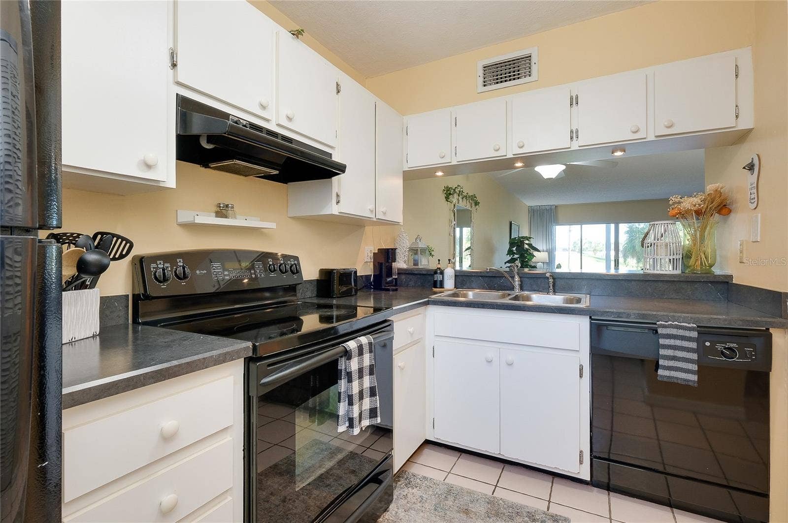 408 CERROMAR CIRCLE S, #132, Venice, FL 34293