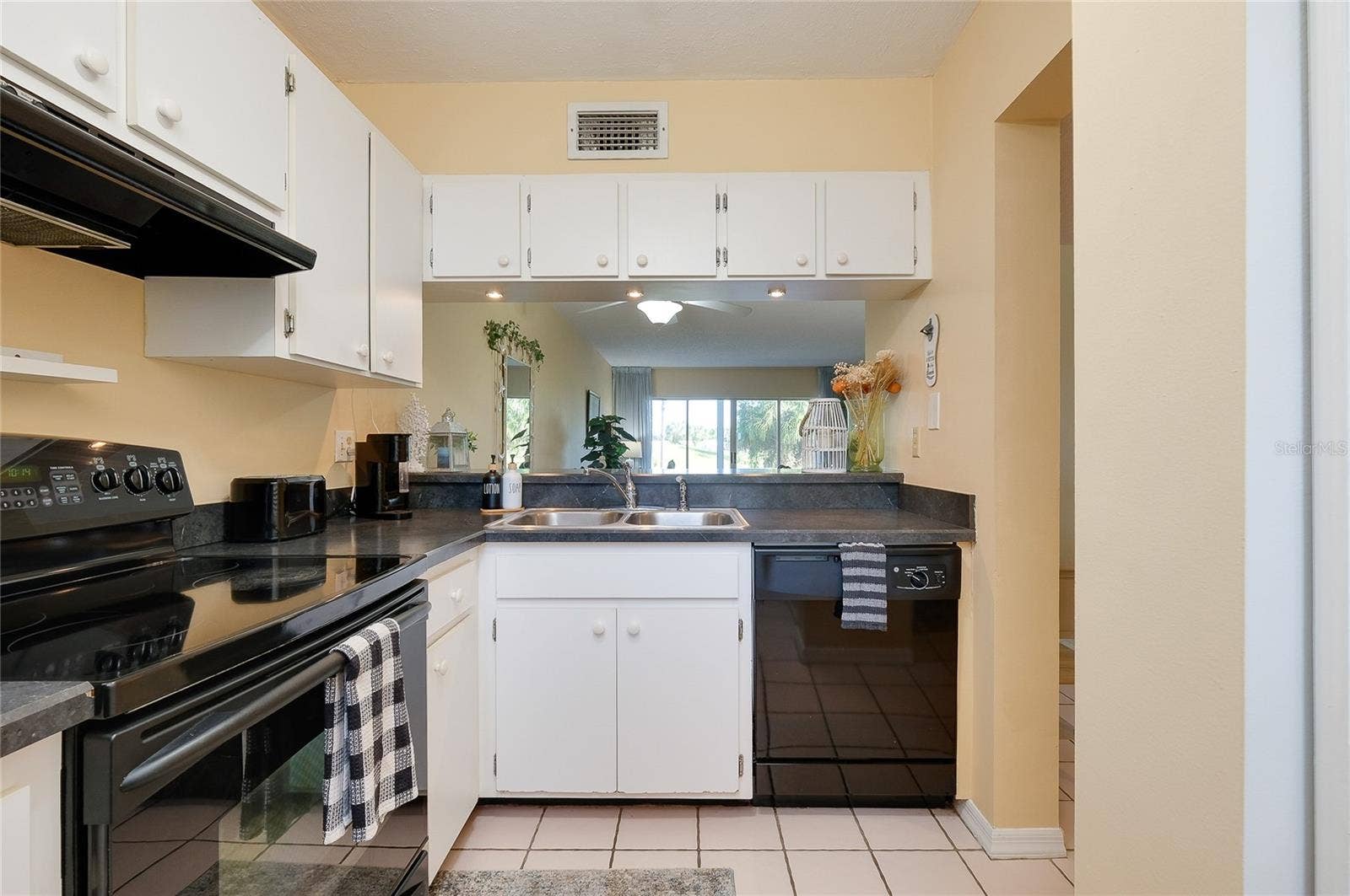 408 CERROMAR CIRCLE S, #132, Venice, FL 34293