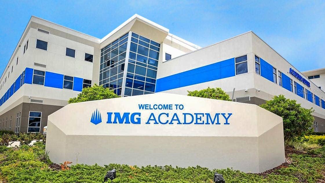 2304 50TH STREET W, Bradenton, FL 34209 IMG Academy is 10 minutes away