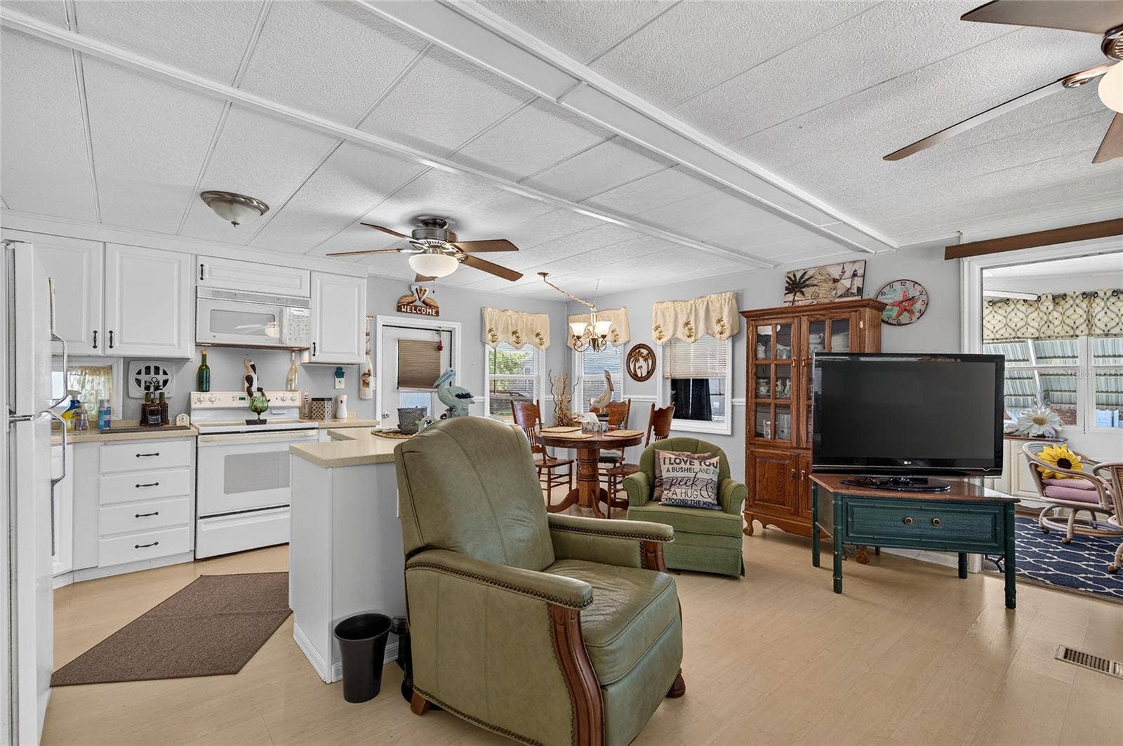 213 MANTUA DRIVE, Venice, FL 34285 213 MANTUA DRIVE, Venice, FL 34285